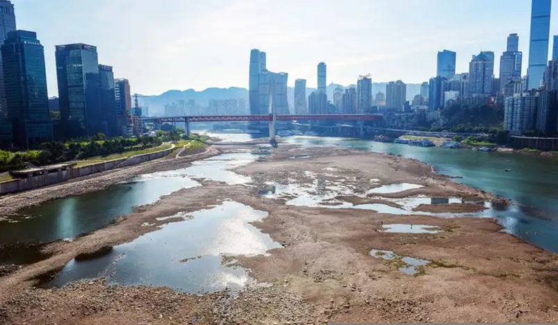 The bed of the Jialing river is exposed in China